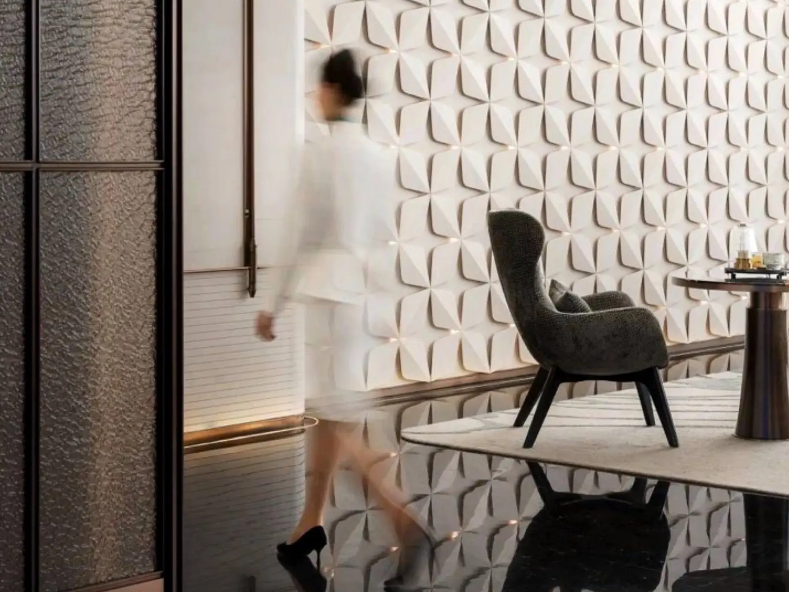 Salon élégant avec habillage mural blanc en relief tridimensionnel