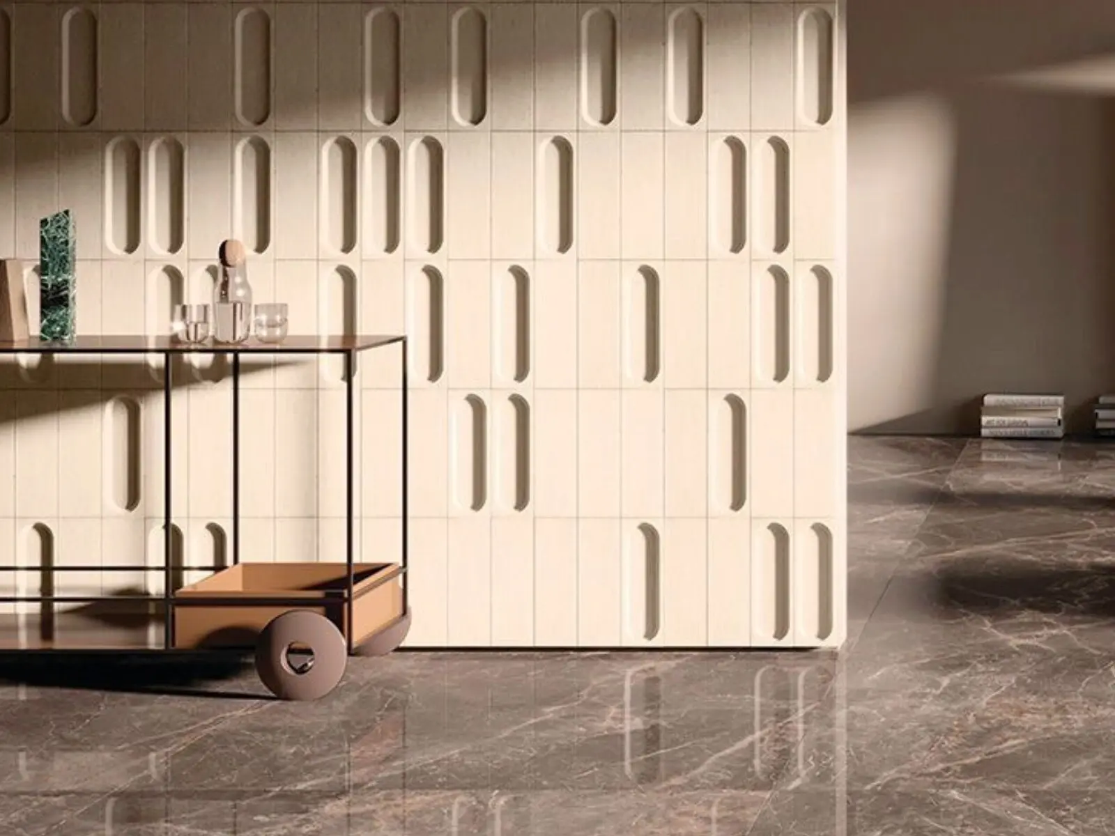 Aménagement intérieur aux panneaux muraux sculptés et console contemporaine