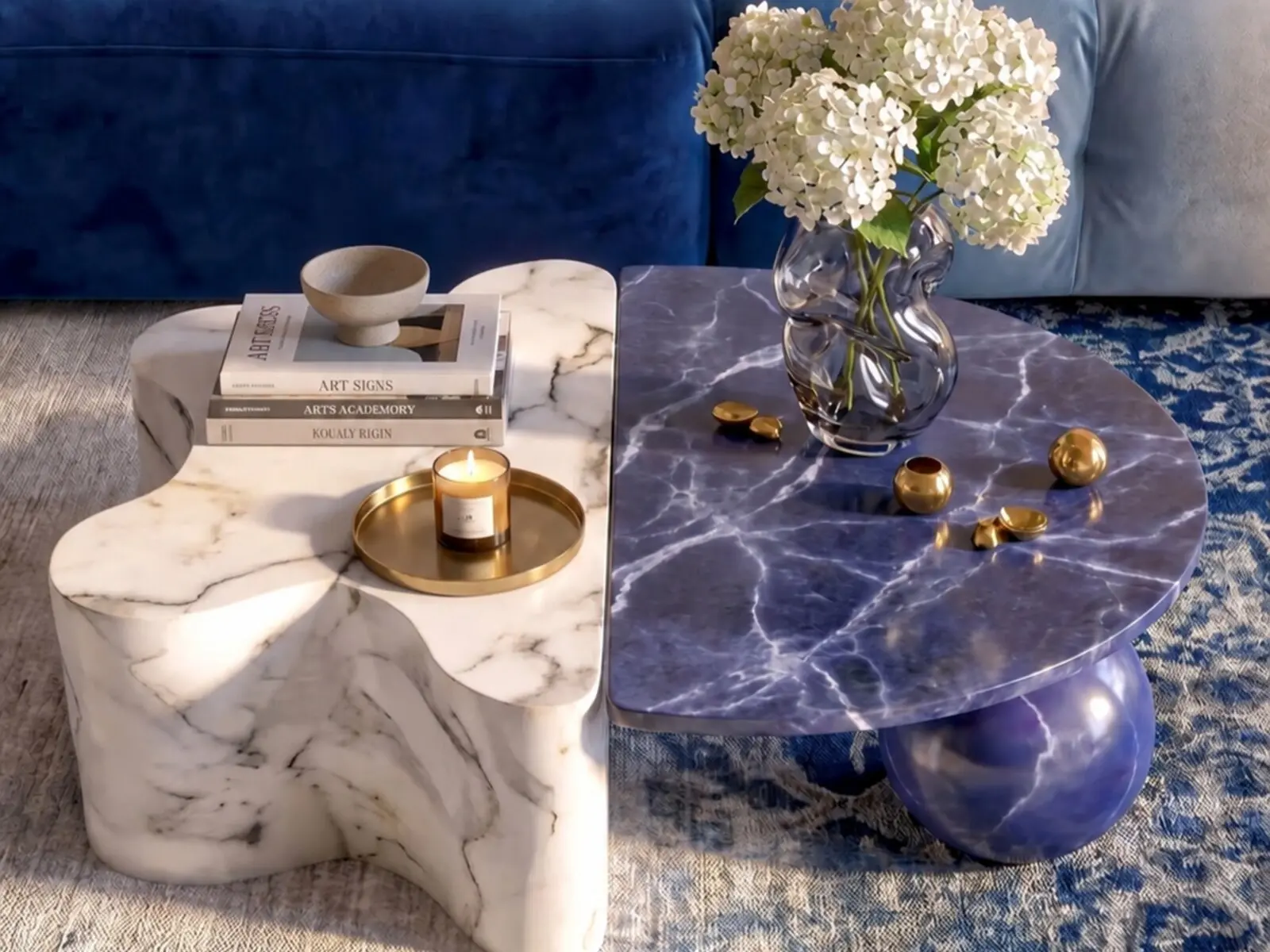 Tables basses sculpturales en marbre blanc et pierre bleue