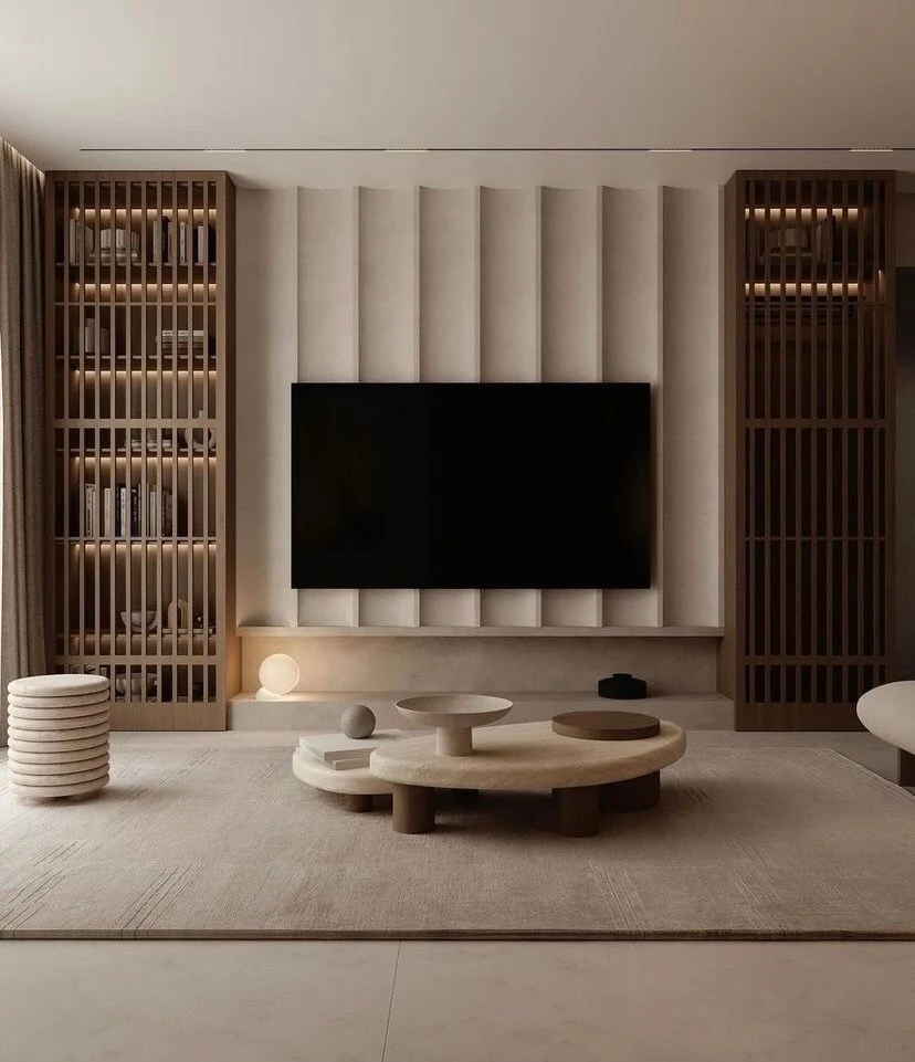 Meuble TV beige à panneaux verticaux et étagères