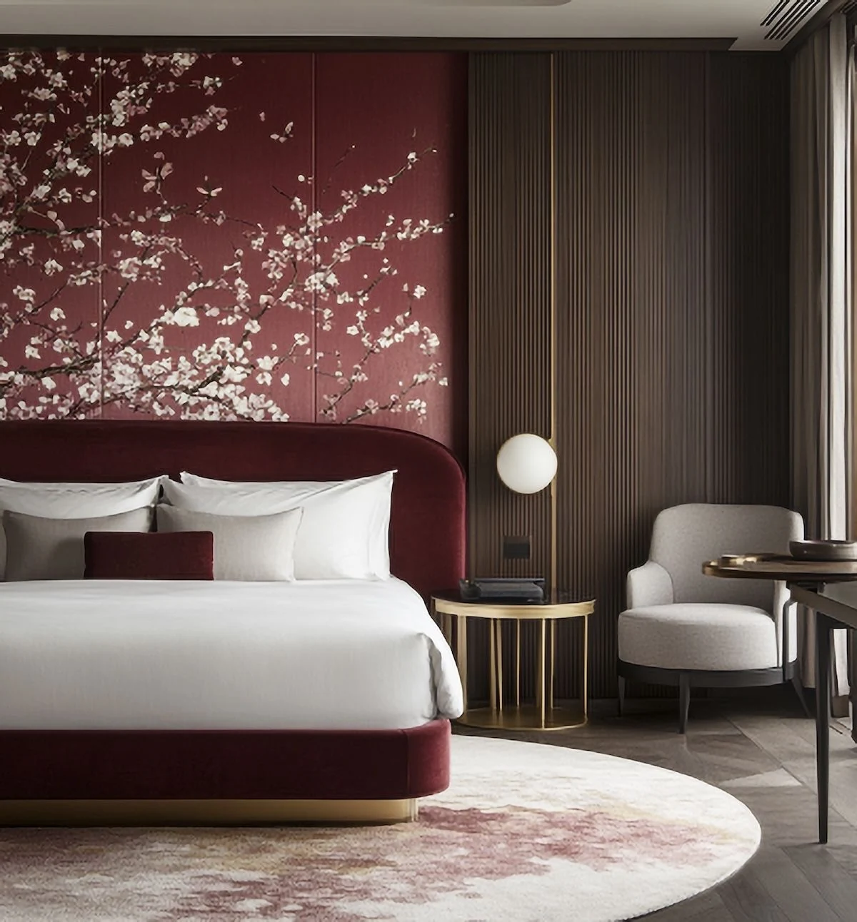 Papier peint floral dans une chambre bordeaux