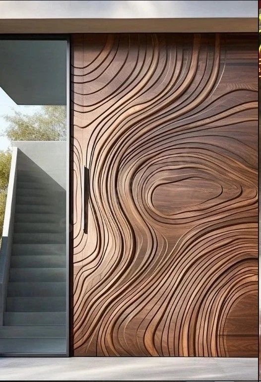 Porte d’entrée en bois à stries fluides