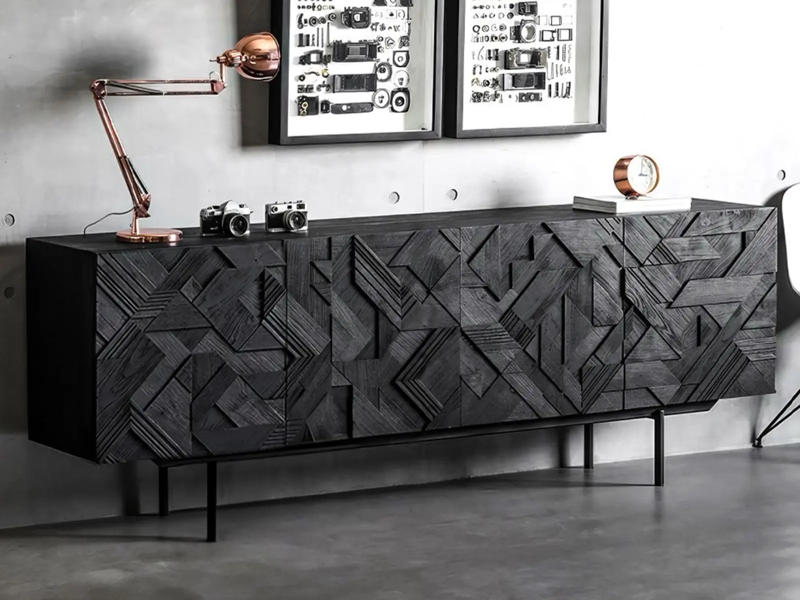 Buffet sculpté sombre aux lignes contemporaines